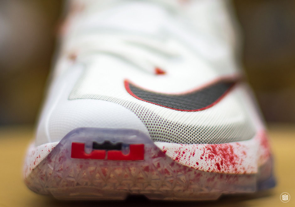 Lebron 13 hotsell blood splatter