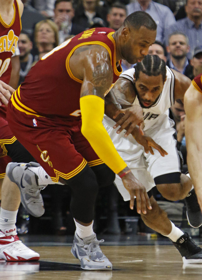 LeBron James Wearing a Grey Nike LeBron 13 Against the Spurs (1)
