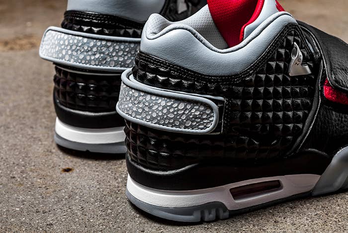 Nike Delivers a Clean Look to Victor Cruz's Signature Shoe [PHOTOS] –  Footwear News