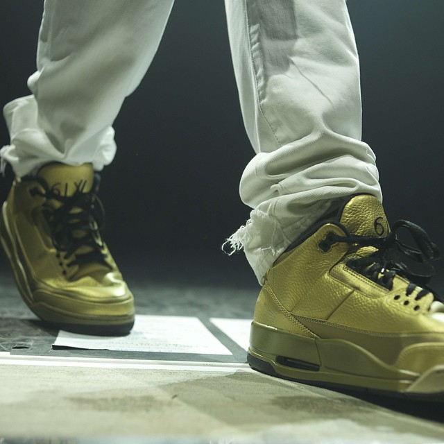 Drake wearing the &#x27;OVO&#x27; Air Jordan III 3