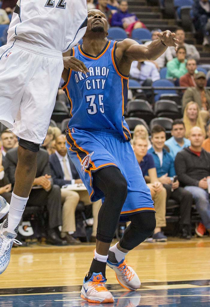 Kevin Durant wearing the &#x27;OKC&#x27; Nike KD 8 (2)