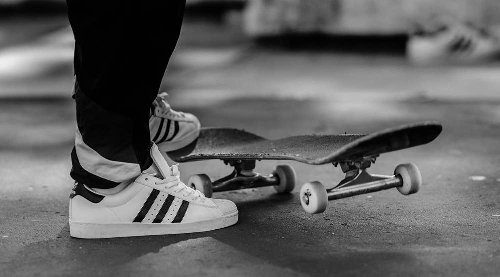 Adidas Originals Superstar white / black / gold colorway Review + On feet 