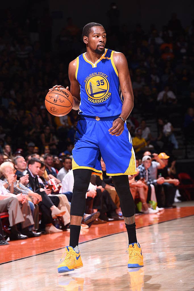 Kevin Durant wearing Yellow/Blue Nike KD 9 PE Game