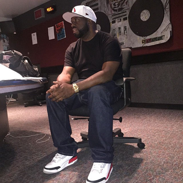 DJ Funk Flex wearing the &quot;Fire Red&quot; Air Jordan III 3
