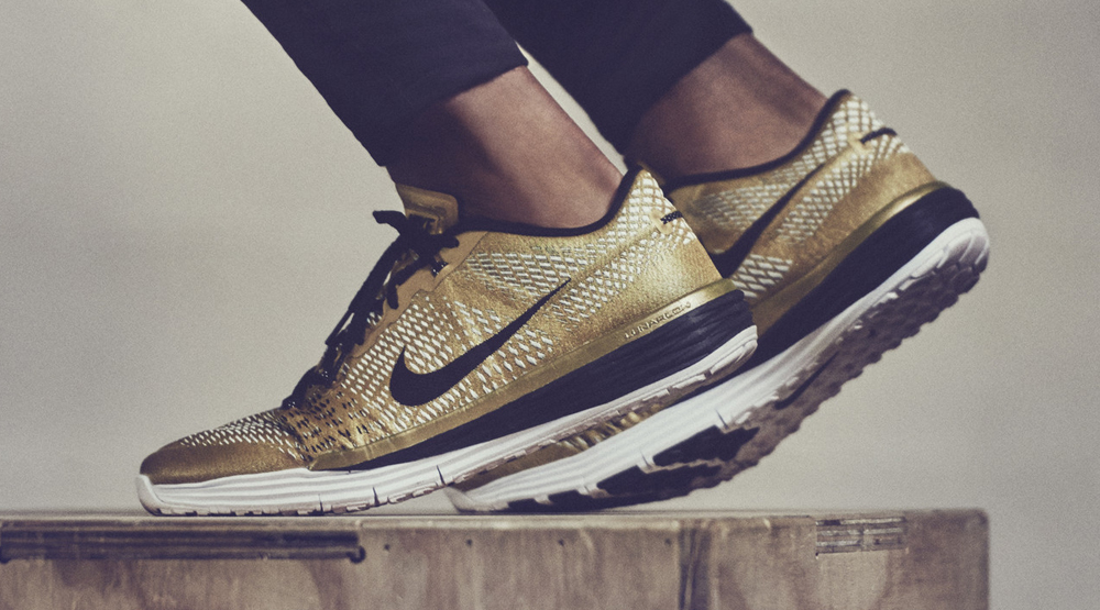 maravilloso Ventilación apilar Nike Made Gold Sneakers for the World's Greatest Athlete | Complex