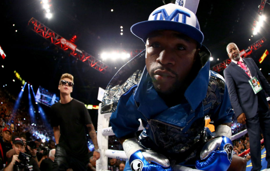 Floyd Mayweather Moves To 45-0 With Decision Over Canelo Alvarez (13)