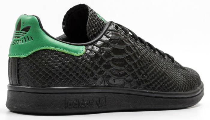 Nieuwsgierigheid ornament oase The adidas Stan Smith Gets Covered in Black Snakeskin | Complex