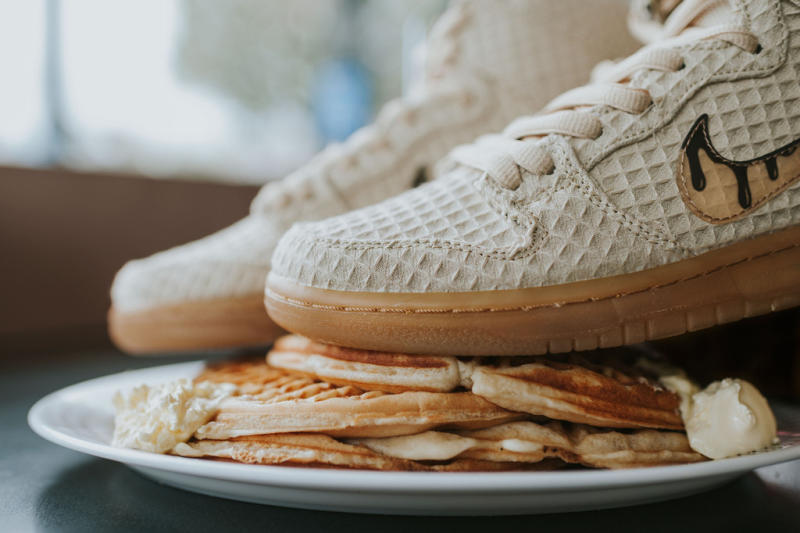 Perder papa bisonte Nike Makes Tasty Chicken and Waffles Sneakers | Complex