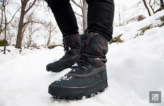 Besættelse petulance bille Jonas vs Yeezy: Our Intern Reviews the 950 Boots in a Blizzard | Complex