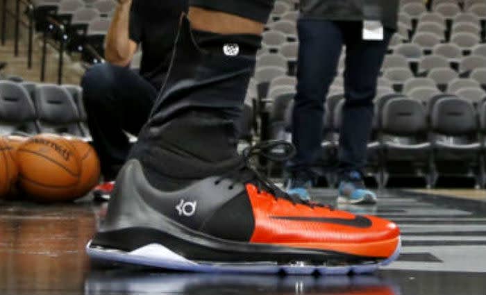 Kevin Durant Wearing the Black/Orange Nike KD 8 Elite (4)