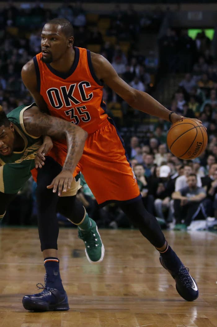 Kevin Durant Wearing a Navy Nike KD 8 Elite (1)
