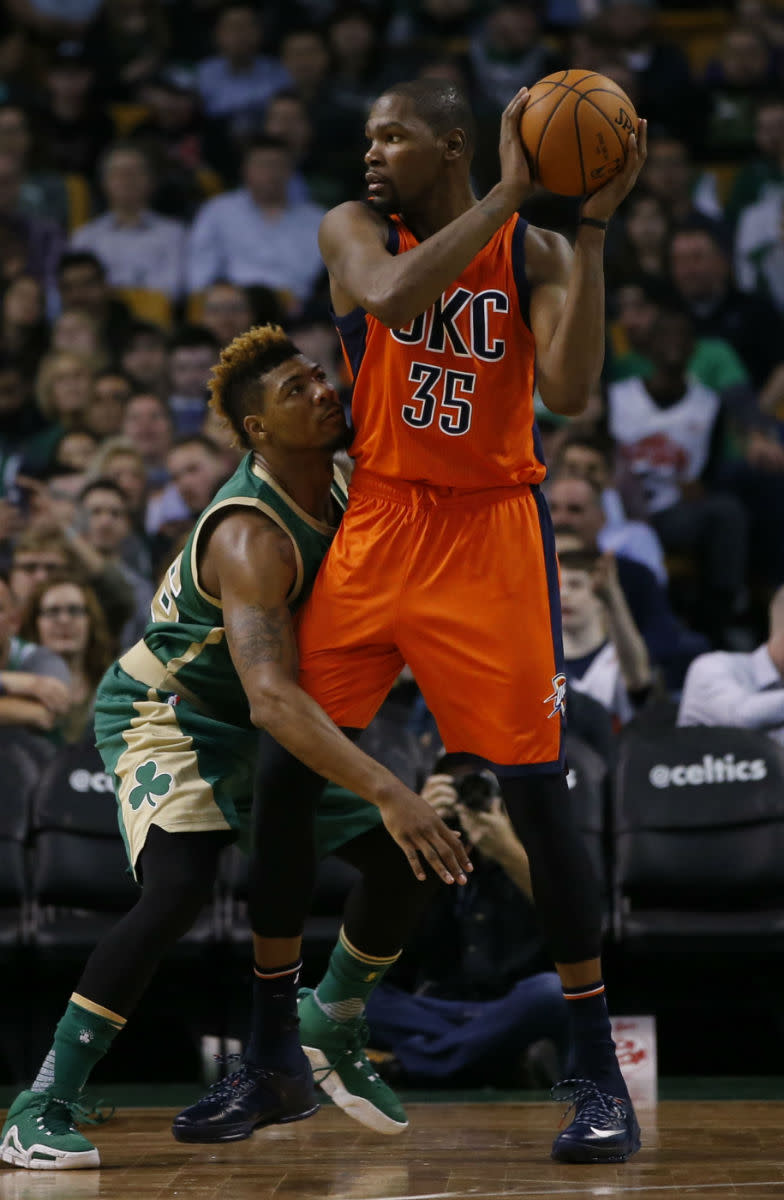 Kevin Durant Wearing a Navy Nike KD 8 Elite (2)