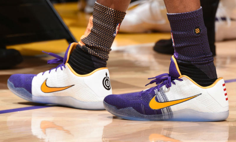 Kobe Bryant Wears &quot;Lakers&quot; Nike Kobe 11 PE in Upset Victory Over Warriors (12)