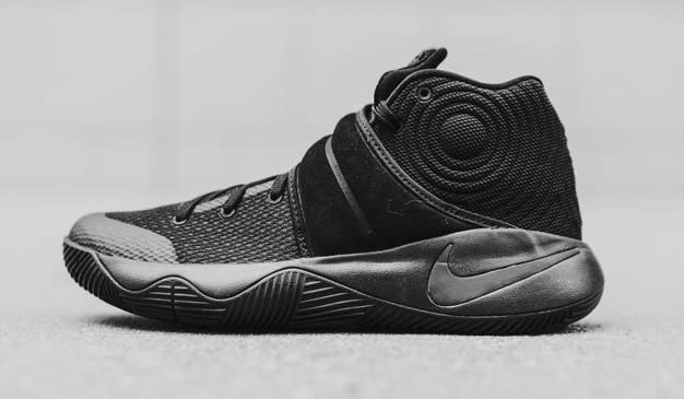 Kyrie clearance triple black