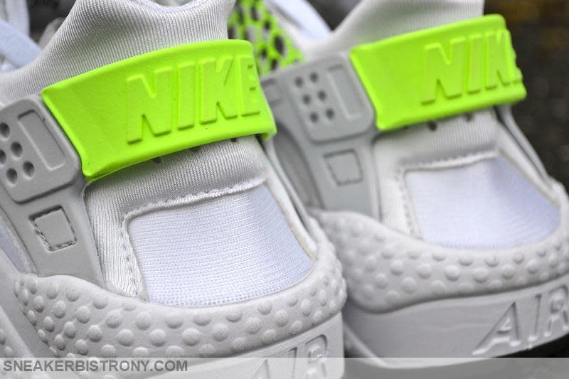 Nike Air Huarache Women&#x27;s White/Ghost Green (5)