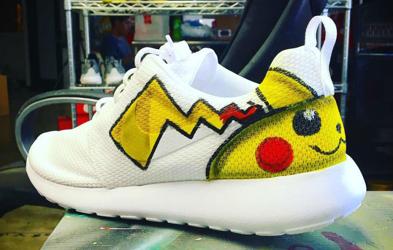 Enfatizar Hacer un nombre Alaska Somebody Made Sneakers for You to Catch Pokemon In | Complex