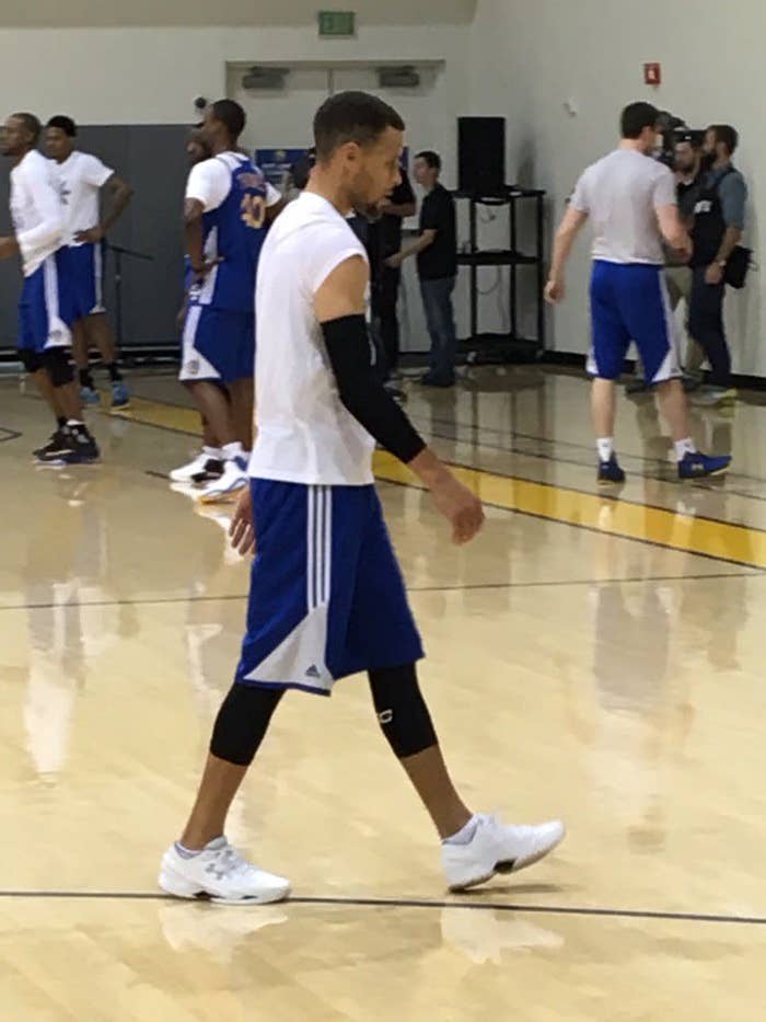 Stephen Curry Practices in the 
