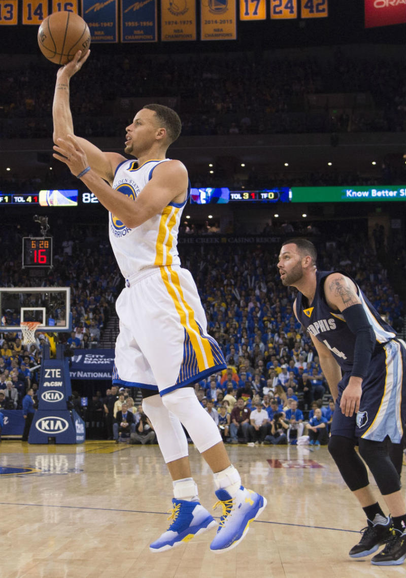 Stephen Curry Scores 46 Points Against the Memphis Grizzlies in the 