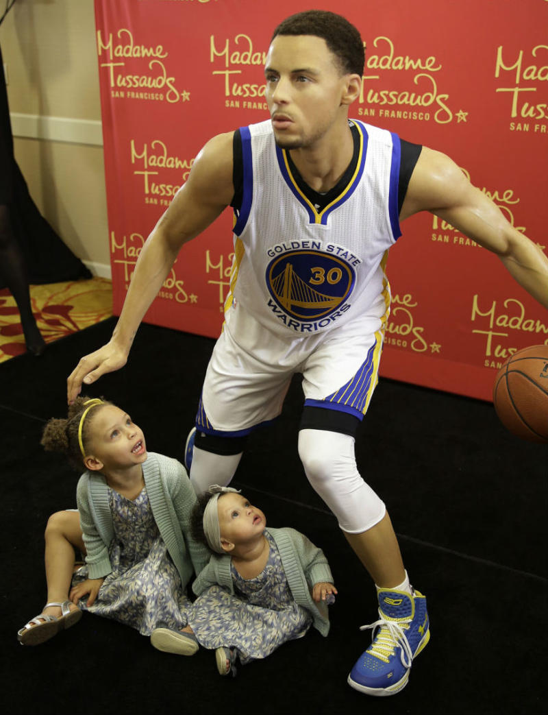 Stephen Curry Wax Statue Sneakers (4)