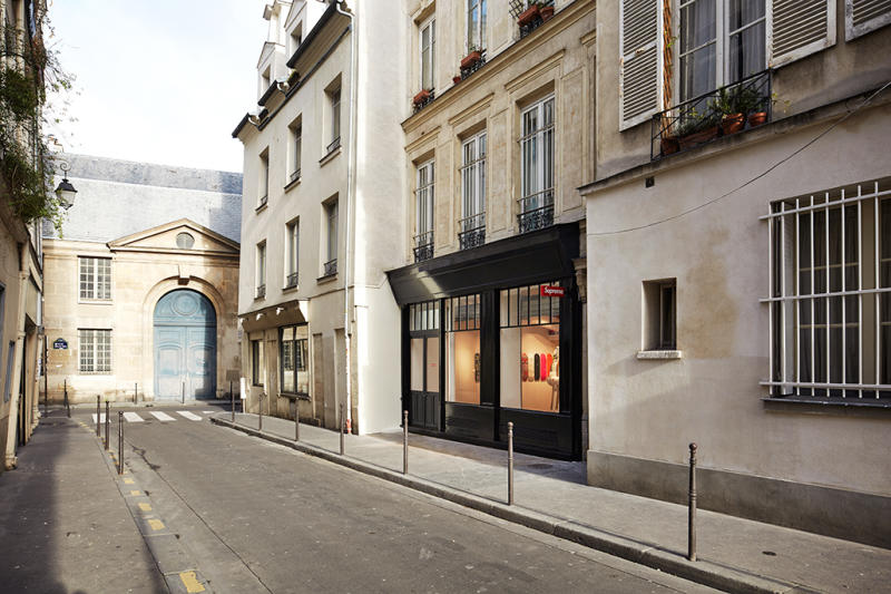 Supreme Paris Store  Shopping in Le Marais, Paris