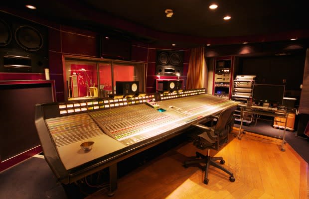 http://paramountrecording.com/studios/ameraycan-recording-studios-north-hollywood/ameraycan-studio-a-2/
