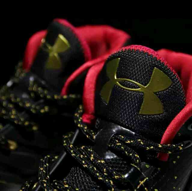 Under Armour Curry 3 Black/Gold-Red (3)