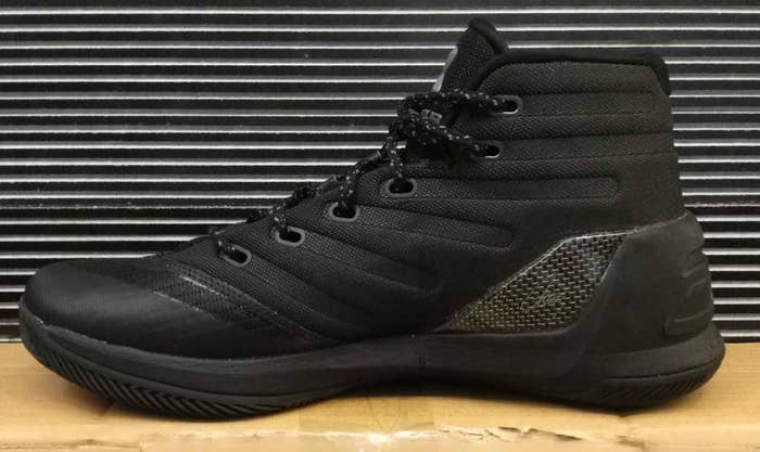 Under Armour Curry 3 Blackout (2)