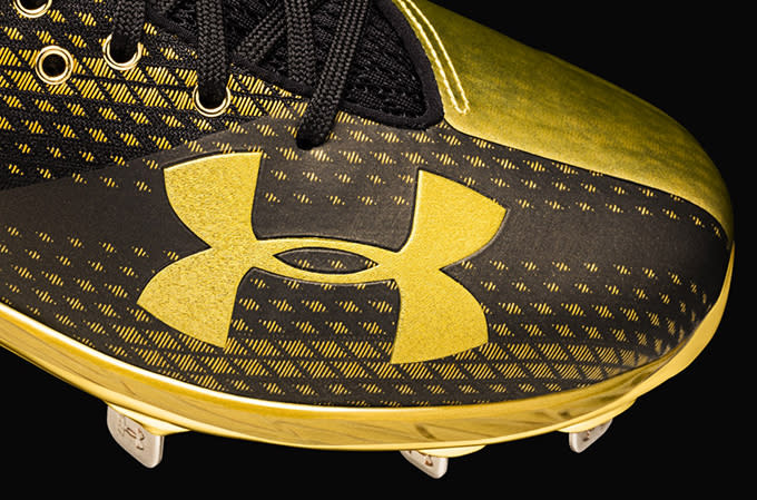 Bryce harper black hot sale and gold cleats