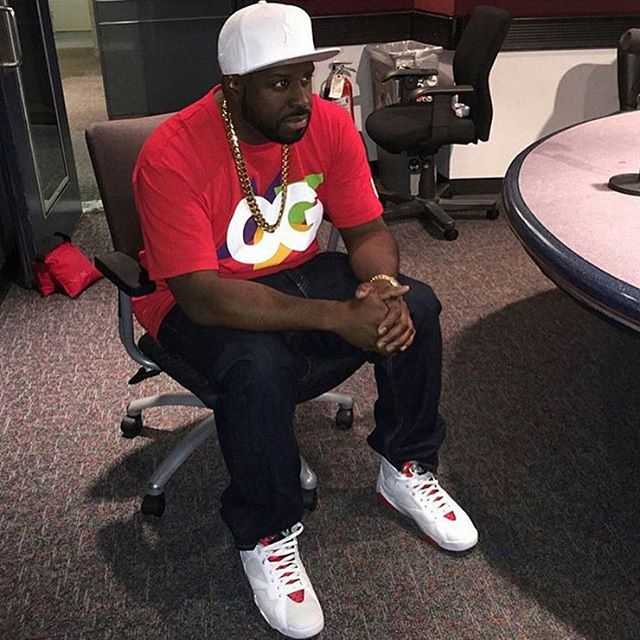 DJ Funk Flex wearing the &#x27;Hare&#x27; Air Jordan 7