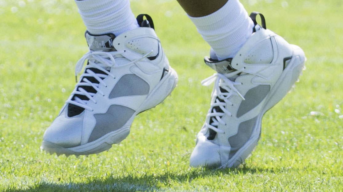 SoleWatch: Charles Woodson Plays Final Home Game in Air Jordan 7 Cleats