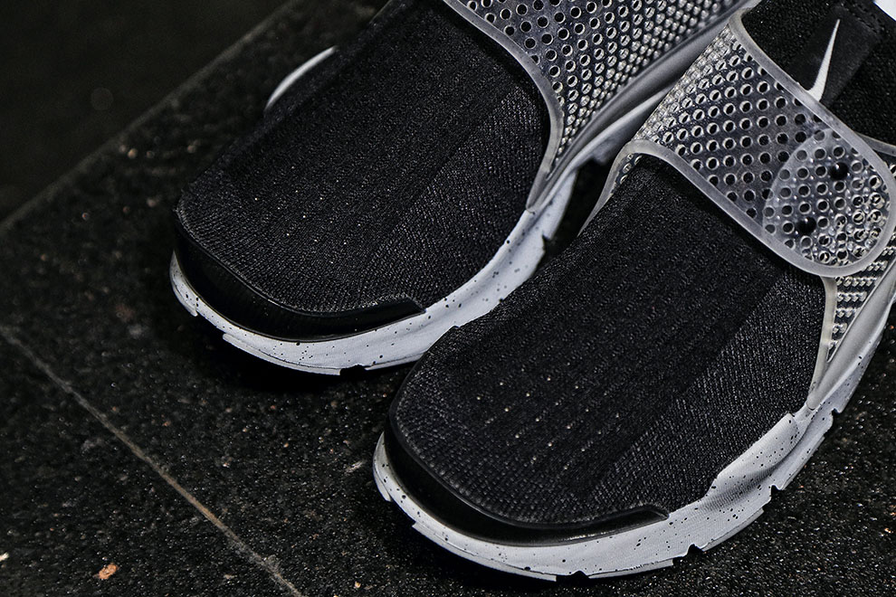 fragment x Nike Sock Dart Black/Summit White 728748-401 (2)
