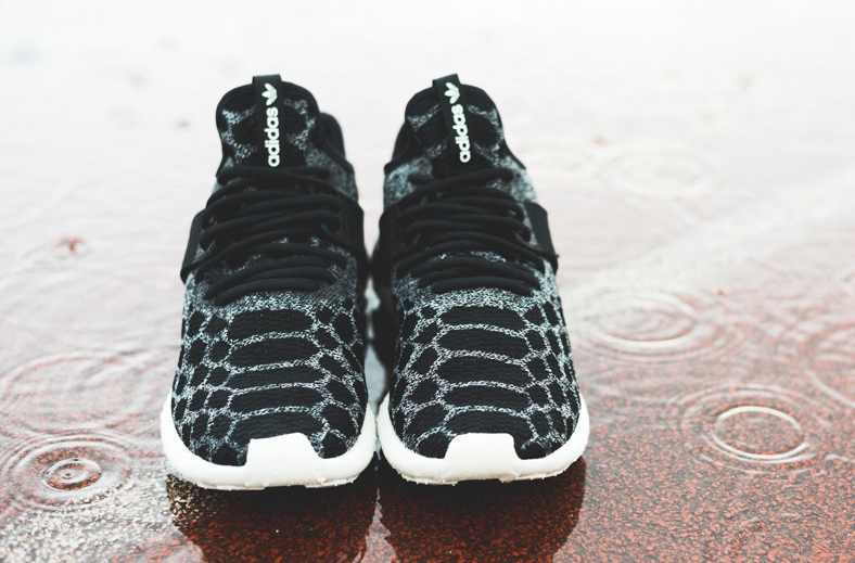 Adidas tubular hotsell runner primeknit black