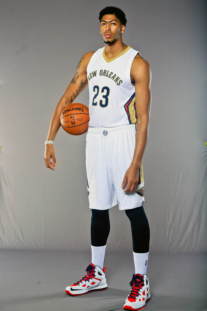 Anthony Davis wearing the Nike Air Max Hyperposite 2