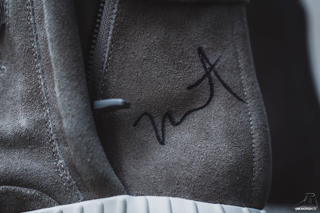 adidas Yeezy Boost Signed by Kanye West adidas Yeezy Signed Kanye West Fan (4)