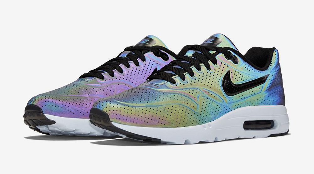 chaos Defilé begroting Nike Is Finally Releasing the Air Max 'Iridescent Pack' | Complex