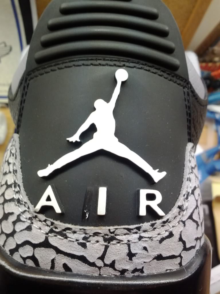 Air Jordan 3 &#x27;Black Cement&#x27; with An Extra &#x27;I&#x27; Outline