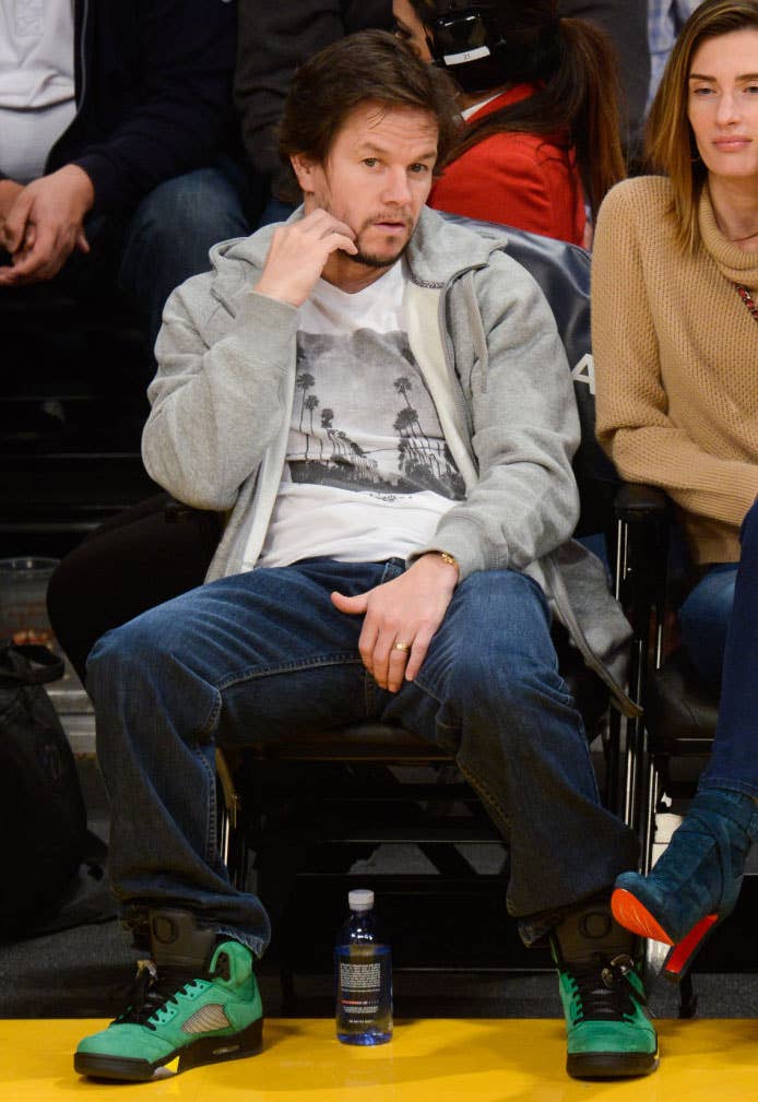 Mark Wahlberg Wears &#x27;Oregon&#x27; Air Jordan 5 (1)