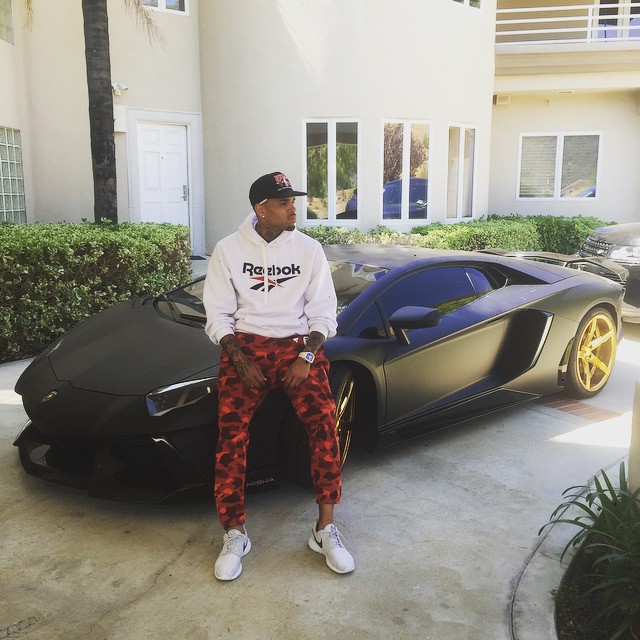 Chris Brown wearing Nike Roshe Run