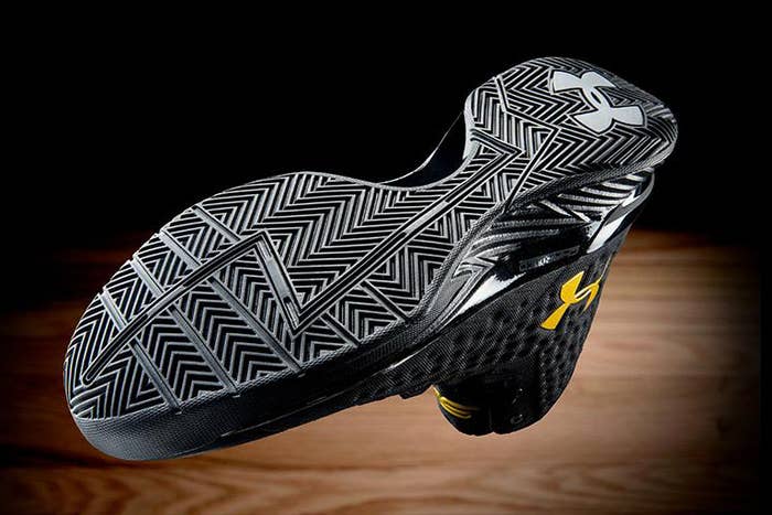 Under Armour Curry One Black &amp; Gold Banner (2)
