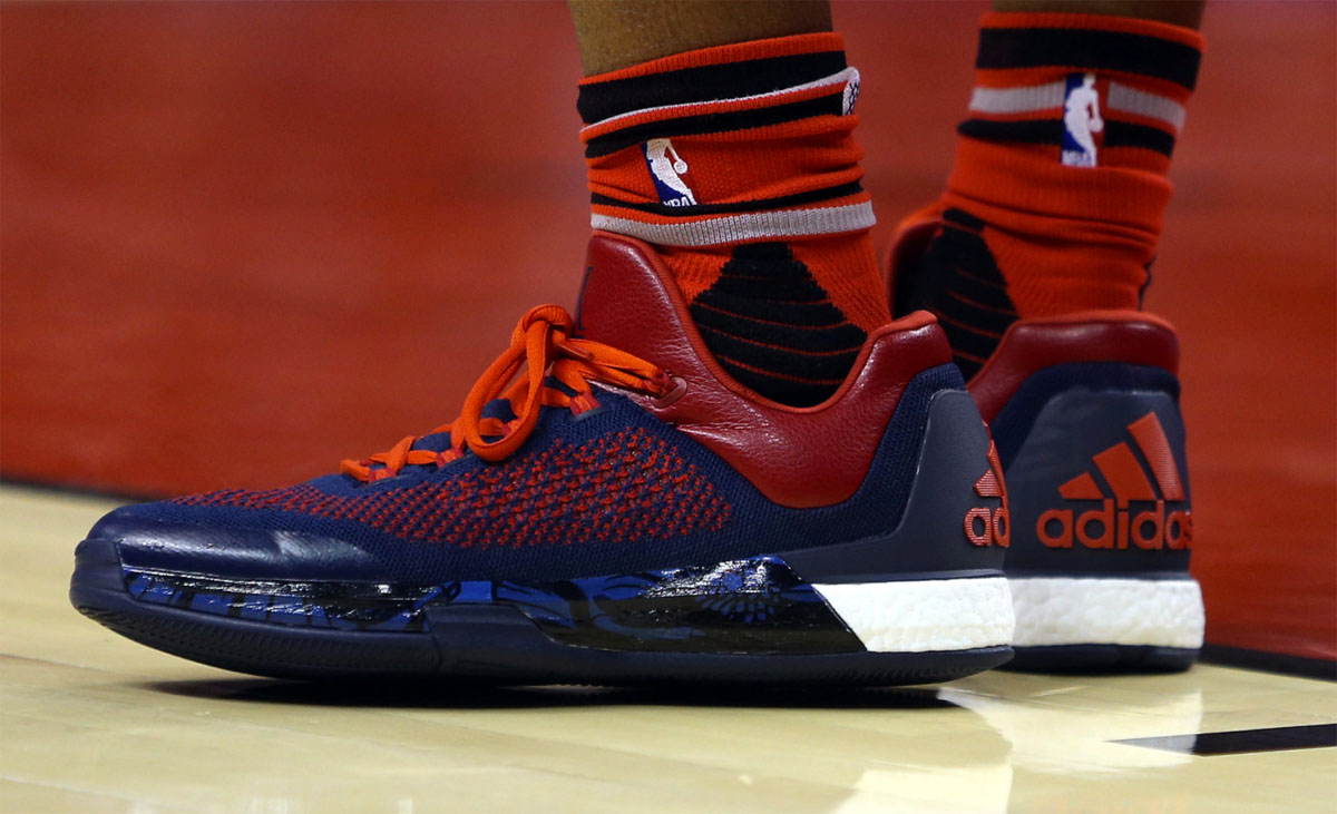 Kyle Lowry wearing the &#x27;Veteran&#x27;s Day&#x27; adidas CrazylightBoost 2015