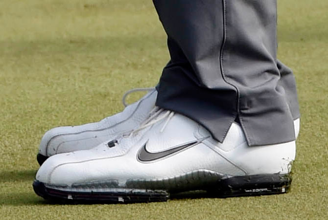 Tiger Woods wearing the Nike TW &#x27;11 Instead of the &#x27;15 (4)