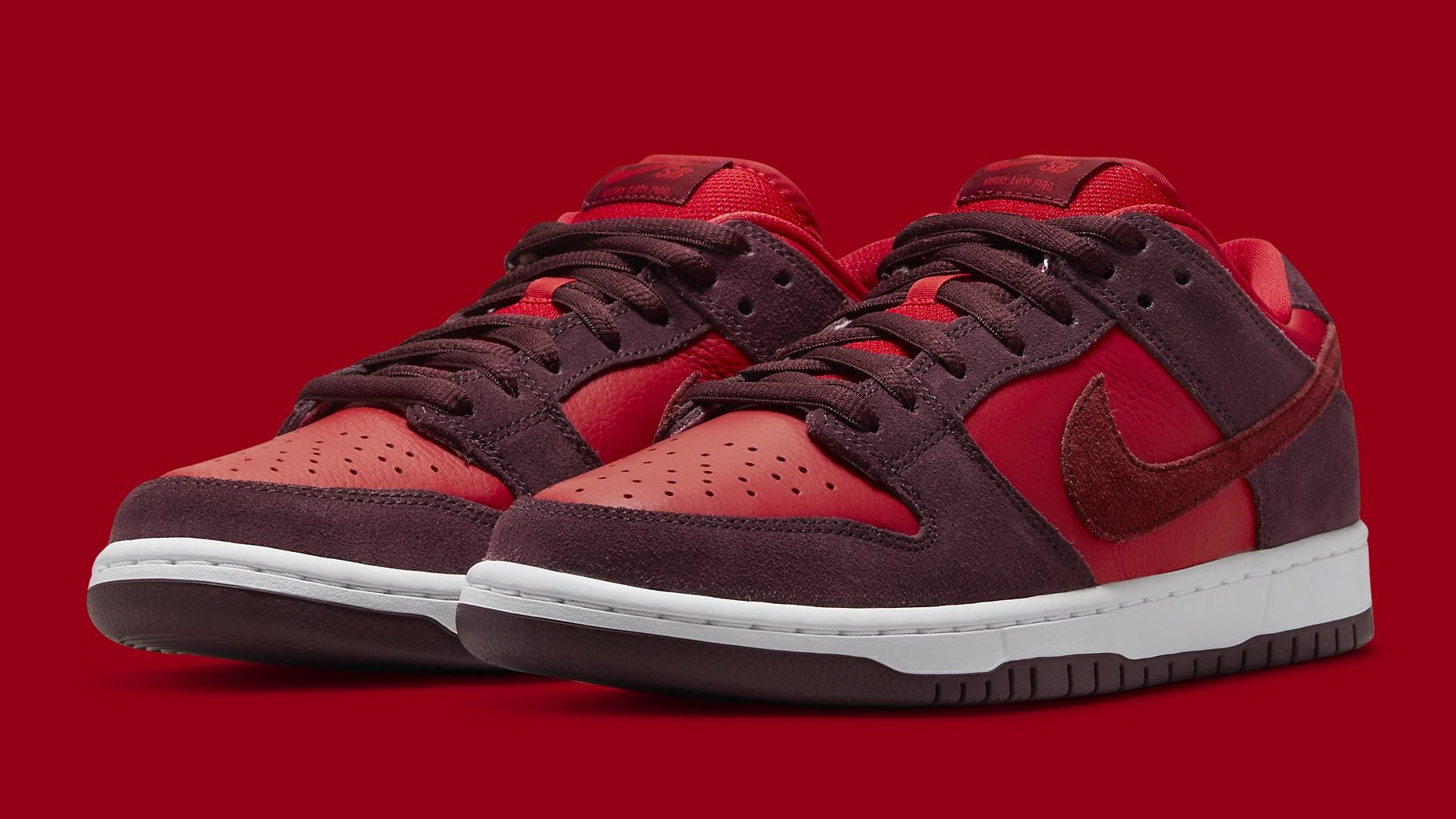 geduldig zwak lunch This Nike SB Dunk Low Is Cherry Flavored | Complex