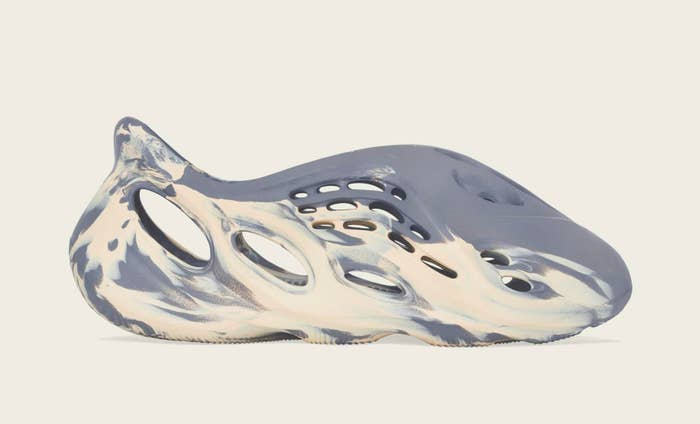 Adidas Yeezy Foam Runner &#x27;Mxt Moon Gray&#x27; GV7904 Lateral