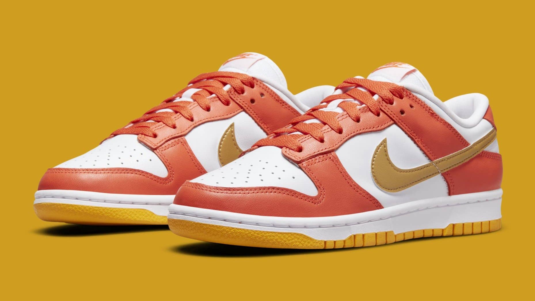 Almægtig renovere Henstilling A Pair of 'University Gold' Nike Dunks Are Dropping Soon | Complex