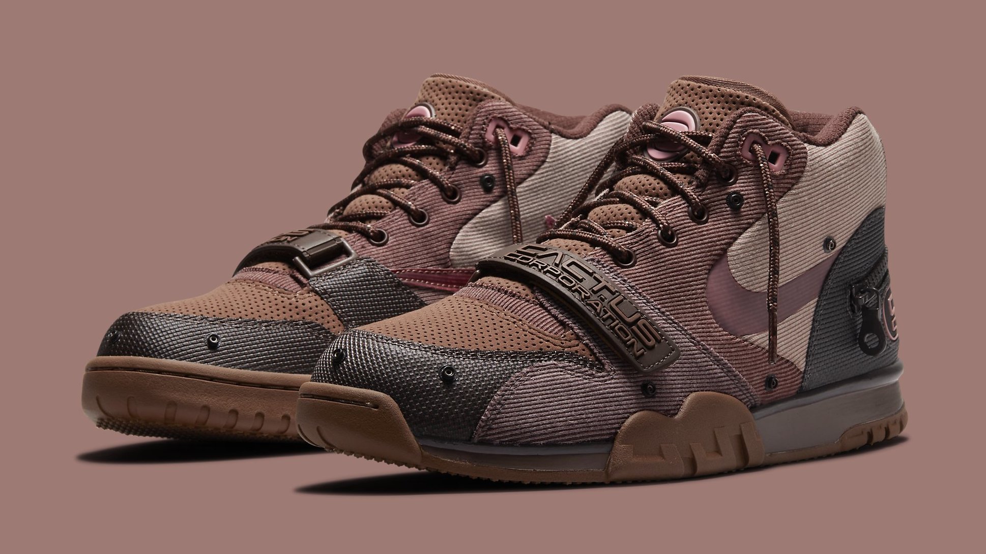 トラヴィススコットTravis Scott × Nike Air Trainer 1