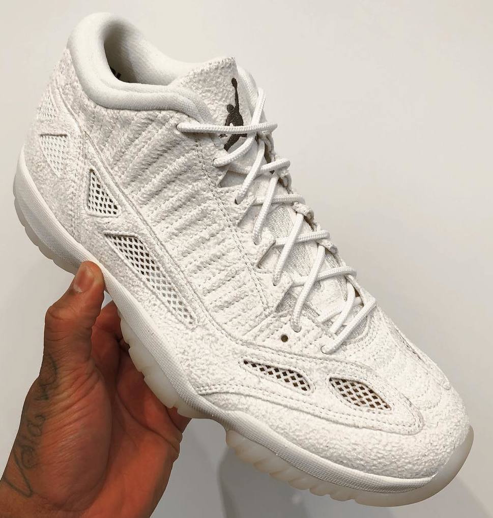 Jordan retro hotsell 11 cream