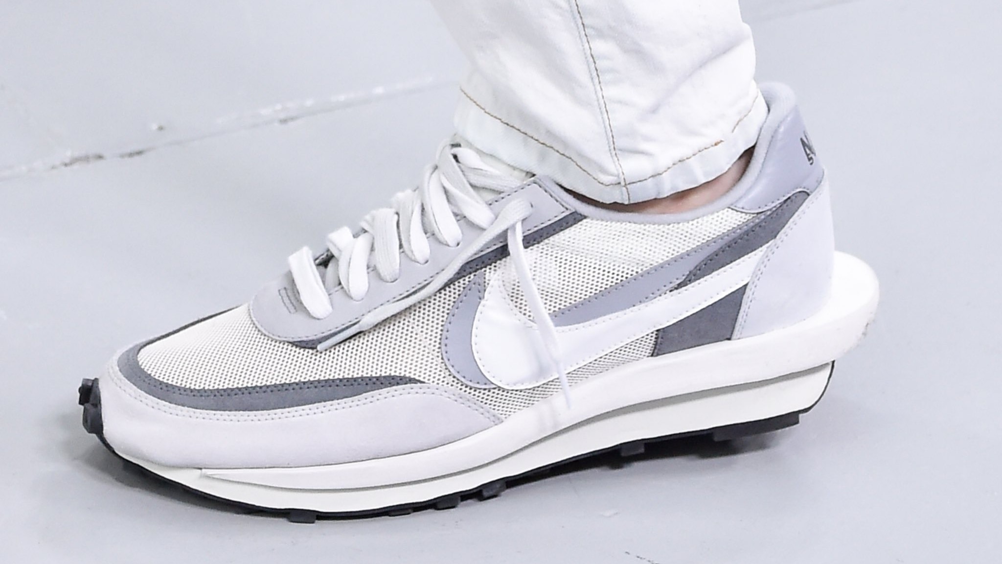 White best sale sacai nike