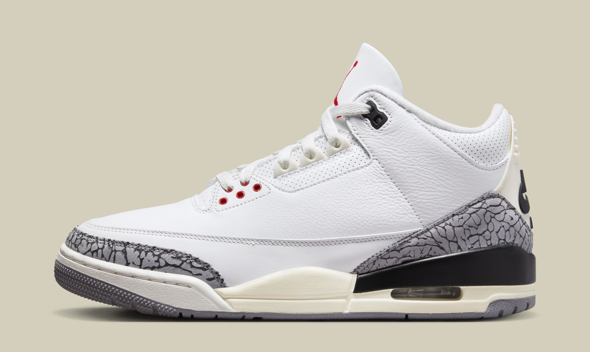 Air Jordan 3 &#x27;White/Cement&#x27; Remastered DN3707-100 (Lateral)