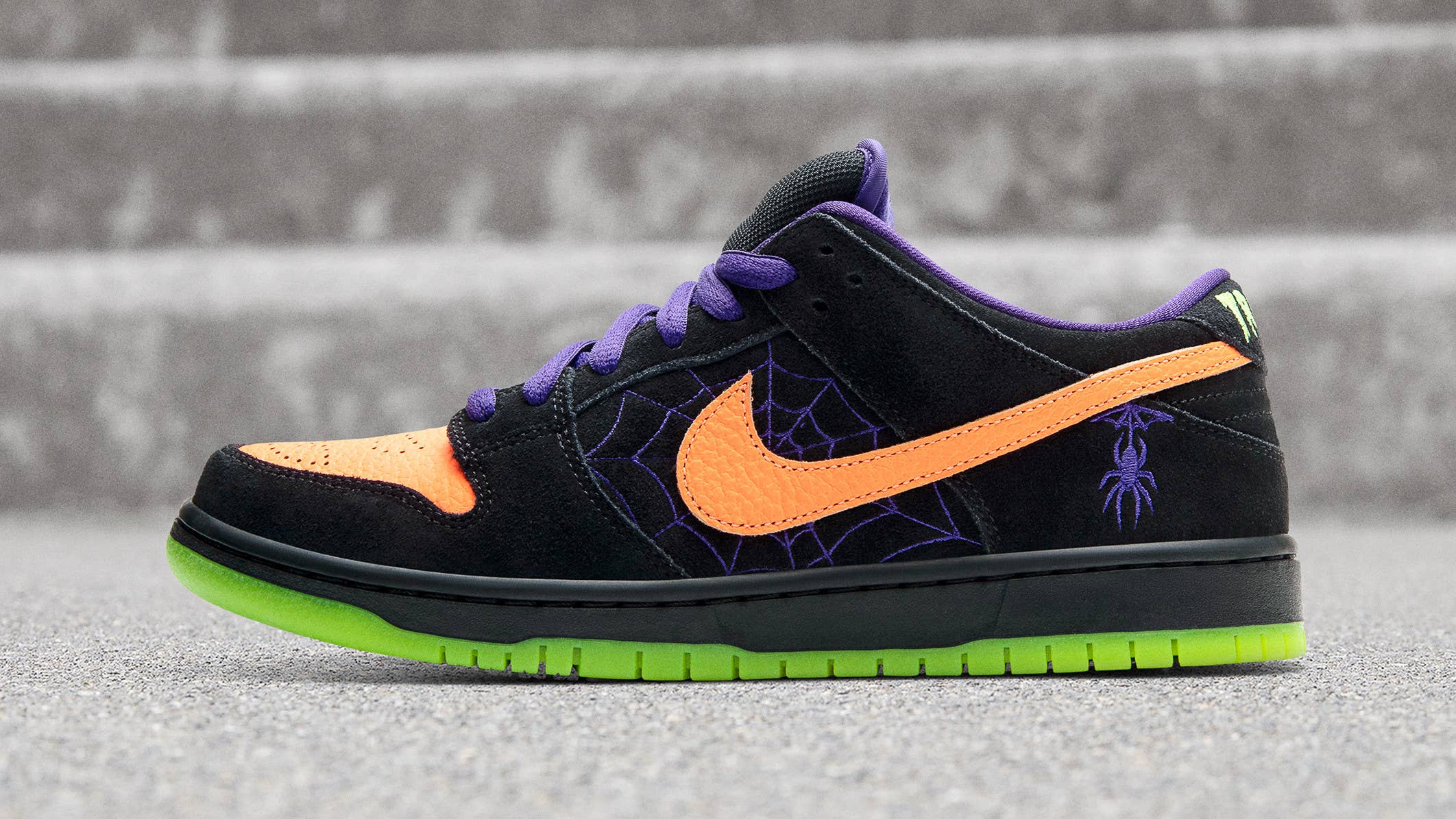 nike sb dunk low night of mischief lateral