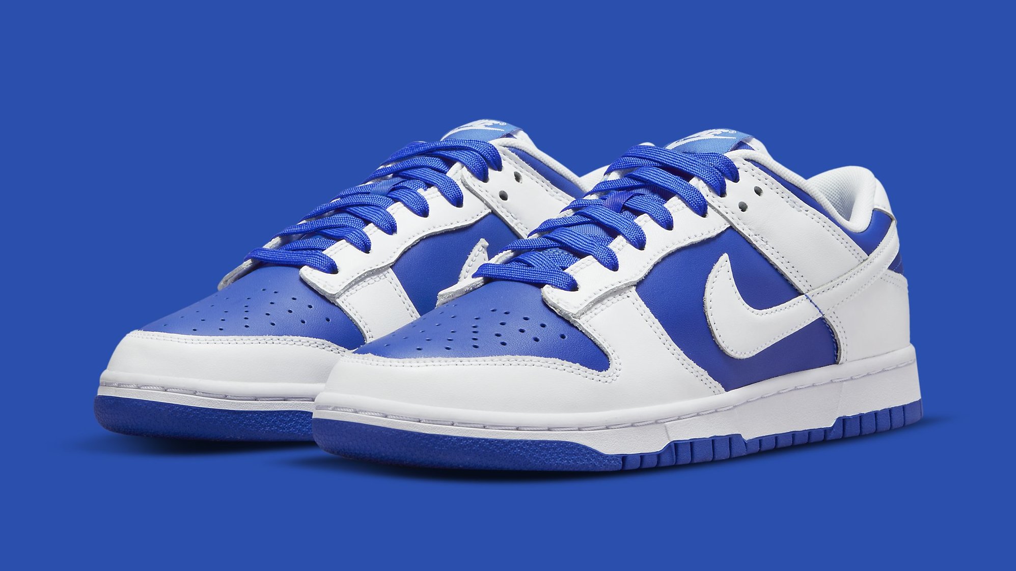 Best Look Yet at the 'Reverse Kentucky' Nike Dunks | Complex